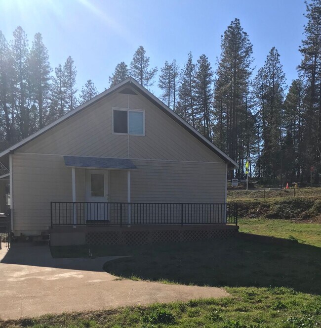 Photo - Updated 3 Bedroom 2 Bathroom Home in Paradise!