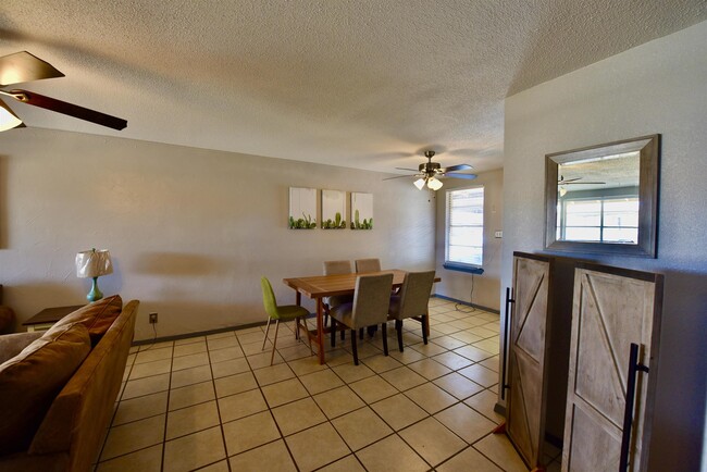 Photo - 710 W Cantu Rd