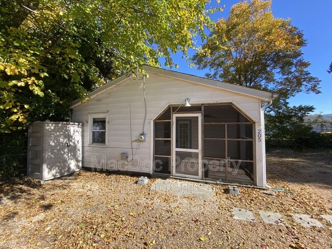 Photo - 205 N Irving Ave