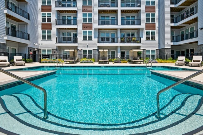 Everleigh Vernon Hills 55+ Active Adult Apartments