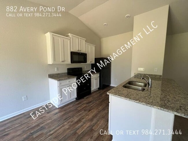 Photo - 882 Avery Pond Dr