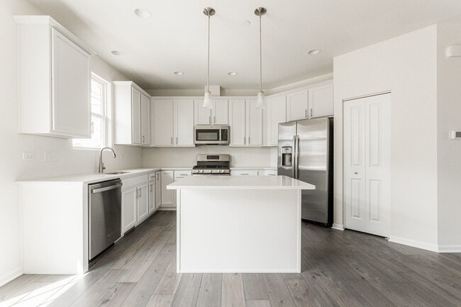 Photo - 1944 Kingsley Cir