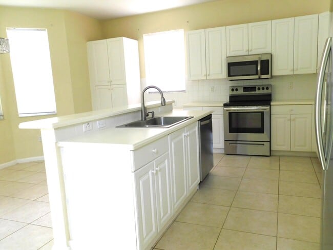 Photo - 255 Saratoga Blvd E