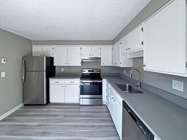 Photo - 1111 W 6th Ave