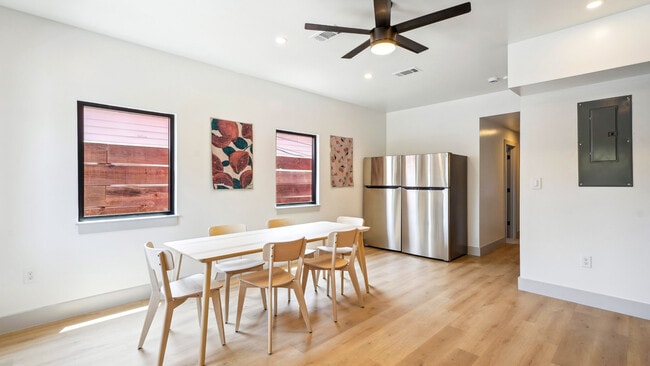 Photo - 1712 N Robertson St