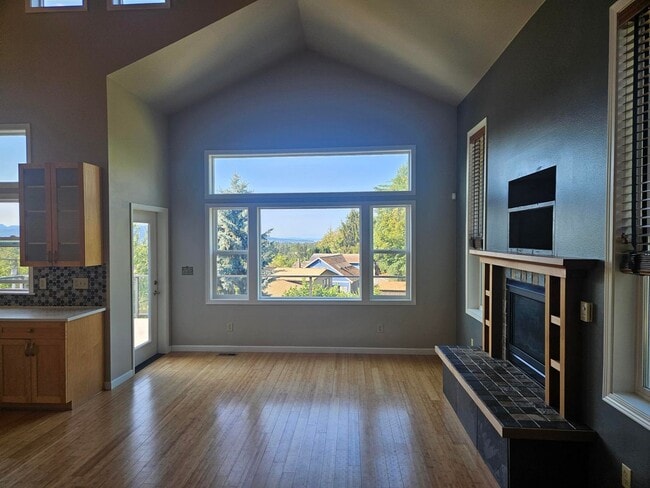 Photo - Stunning 3 Bedroom Home - Overlooking Bellingham!