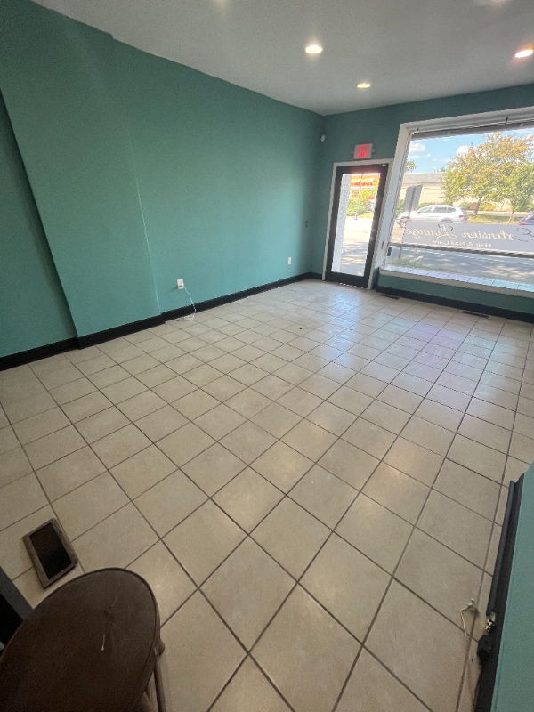 Photo - 6550 Market St