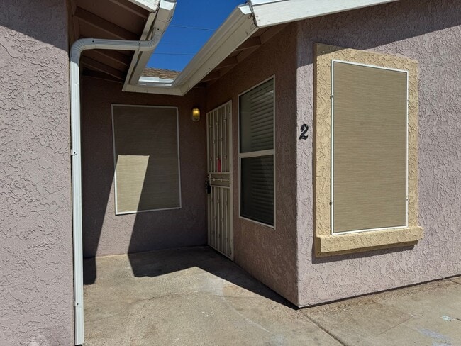 Building Photo - 2 Bedroom, 1 Bath Apartment in Bullhead Ci...