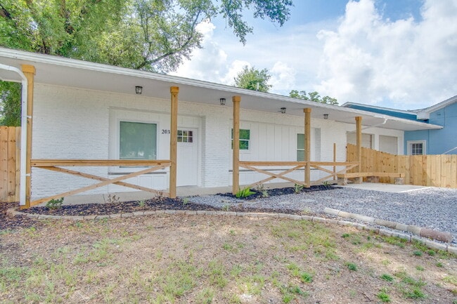 Building Photo - Fully Remodeled 2BR/2BA Attached Home with Garage, Modern Finishes, Park Views & Prime Downtown P...