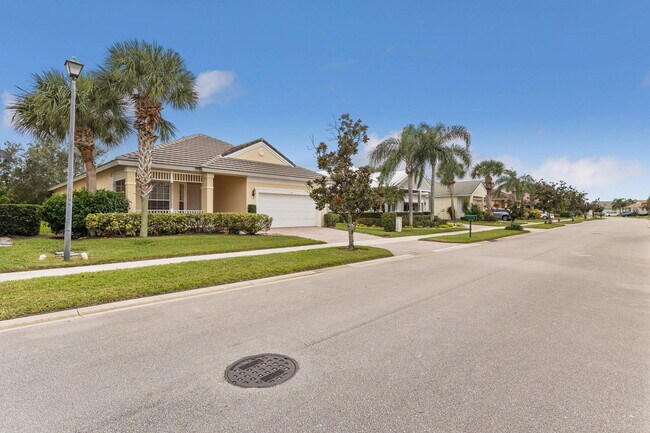 175 NW Willow Grove Ave