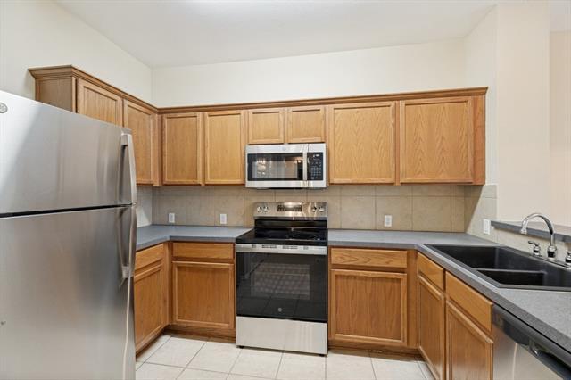 Photo - 2324 Stoneleigh Pl