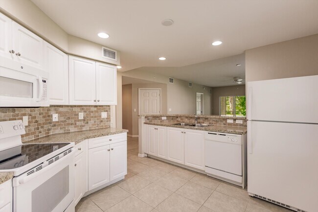 Photo - 27470 Palmesta Circle Unidad 29