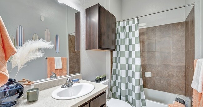 Iconic on Alvarado - Lease by the Bed