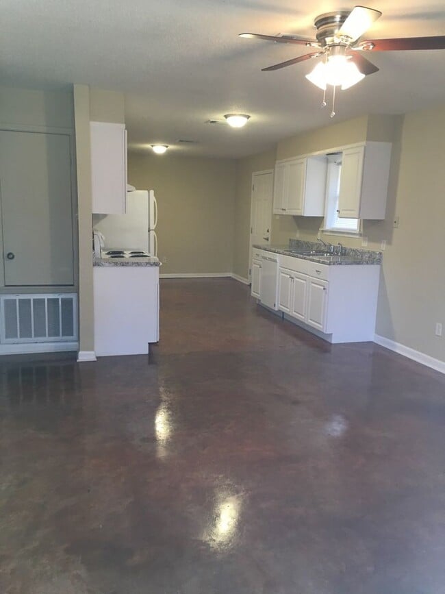 Photo - 2/1 with w/d