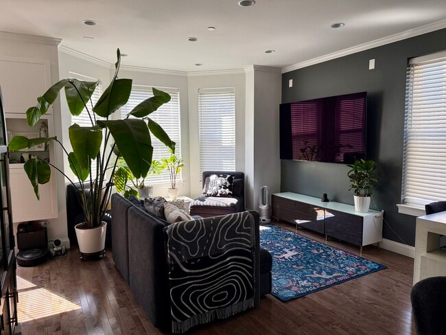 Building Photo - 46 W Eagle St Unit 2