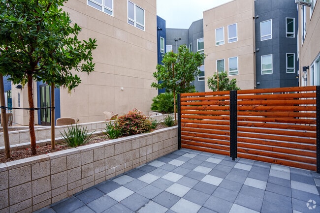 Studio - 419SF - S1 - Patio
