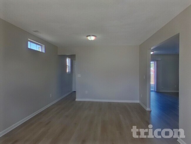 Photo - 204 Fox Grove Cir