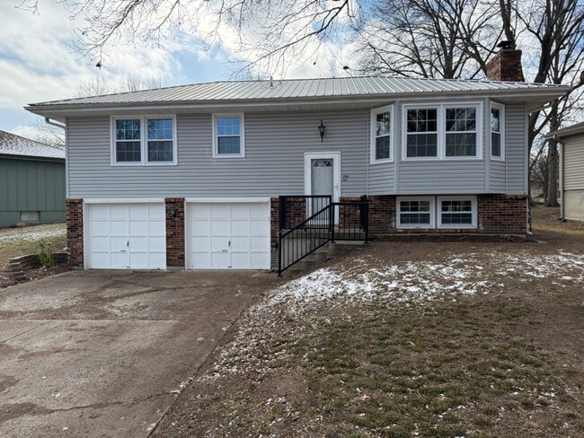 Building Photo - 2916 Iva Dr