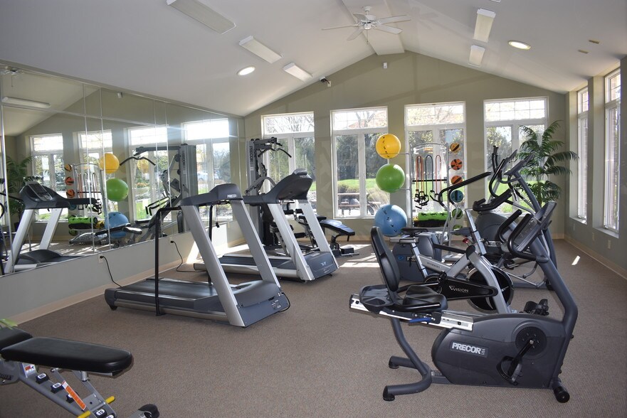 Village In The Park Apartments For Rent in Greendale, WI