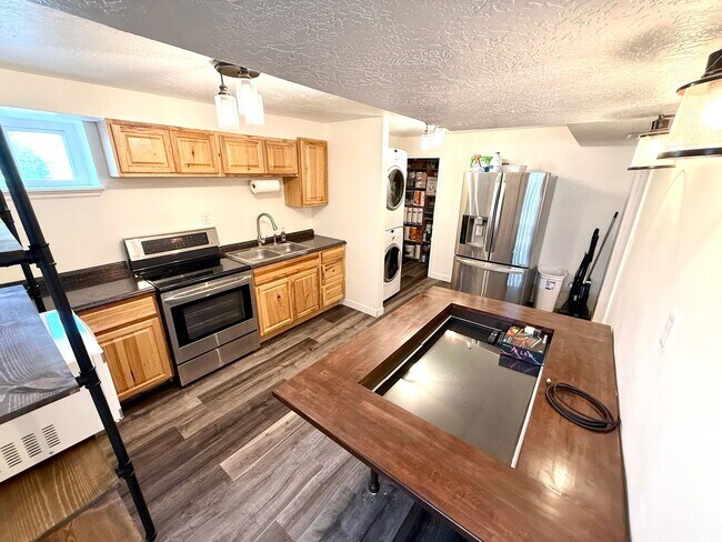 Building Photo - 1159 N 250 E Unit B