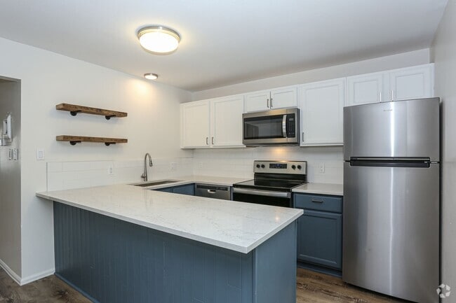 Building Photo - 223 Tannhauser Unit 1 Rental