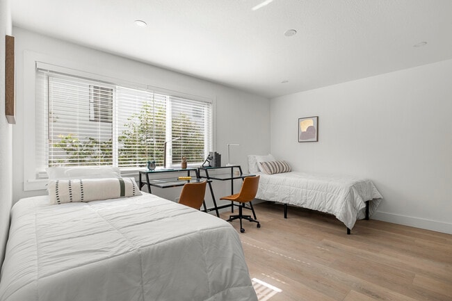 Double Bedroom - 2430 Prospect