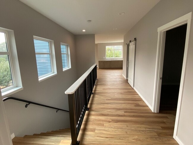 Photo - 6 Bed 5 Bath House Newer Updated Near Happy Valley, Fairhaven, WWU