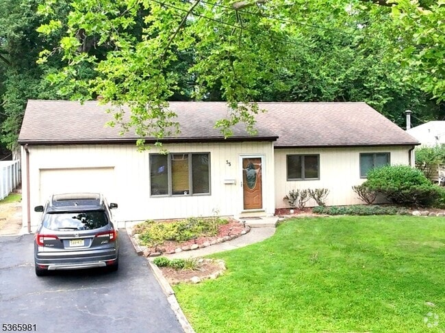 Building Photo - 35 Ashwood Dr Rental