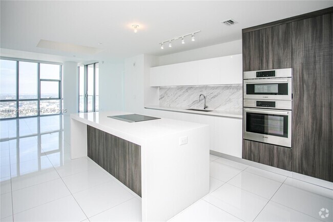 Building Photo - 851 NE 1st Ave Unit 4801 Rental