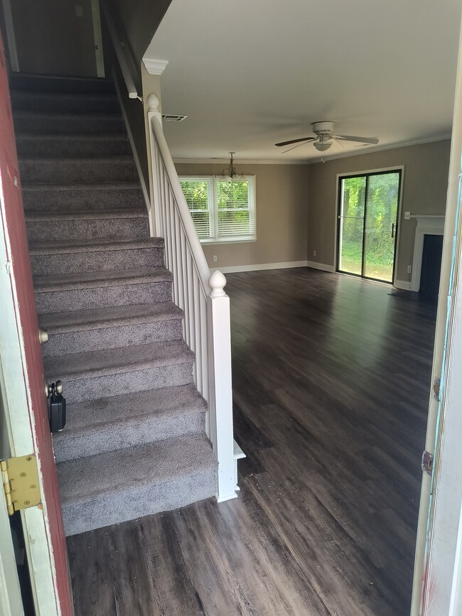 Photo - 245 Guinevere Ct