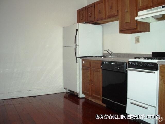 Building Photo - 1905 Beacon St Unit 1R Rental