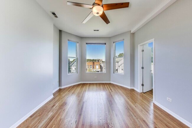 Photo - 2733 N Mozart St Unit 3