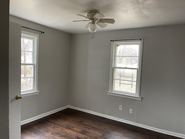 Photo - 1120 E 84th Terrace