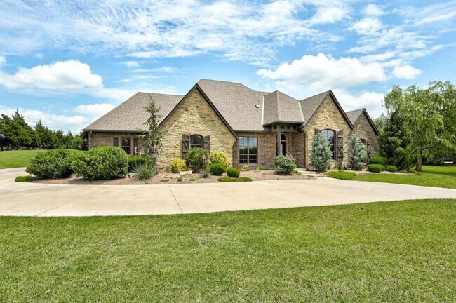 Photo - 22090 White Pine Cir