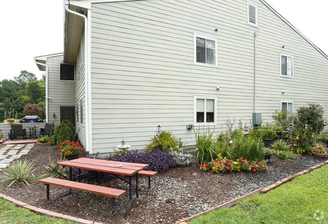 Strawberry Hill Apartments