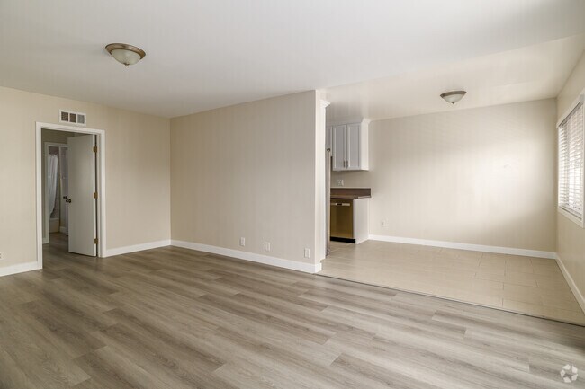 2BR, 1BA - 750SF - Living Room