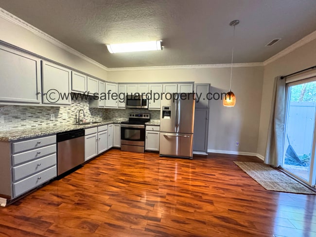 2414 Shady Red Ct