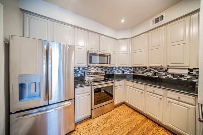 Photo - 3333 Darcy St Unit 2209