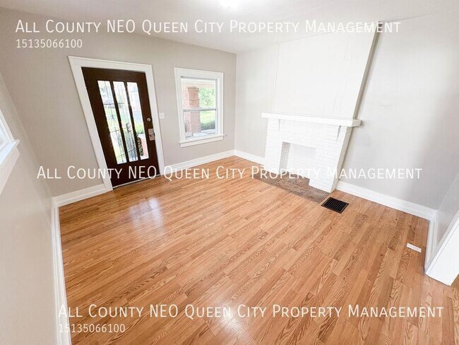 Photo - 221 W Parkwood Dr