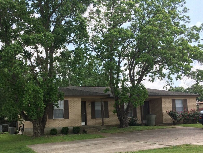 Building Photo - 3600EL Unit B