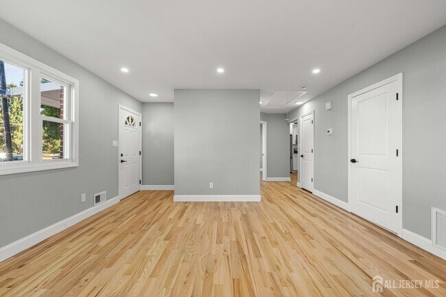 Photo - 614 Remsen Ave Unidad 1