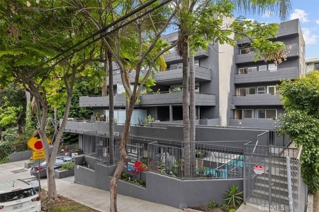 Building Photo - 939 Palm Ave Unit 401