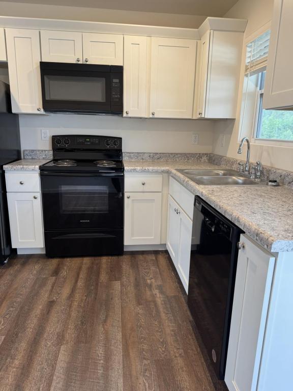 Building Photo - 323 Cedar Cove Ln Rental