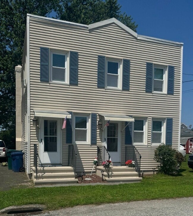 Building Photo - 71 Swan Ave Unit A