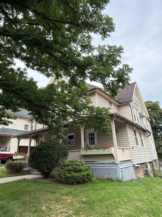 109 Cook St Unidad 109 Cook St.