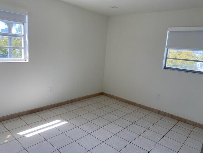 Photo - 1605 Meridian Ave Unit 501