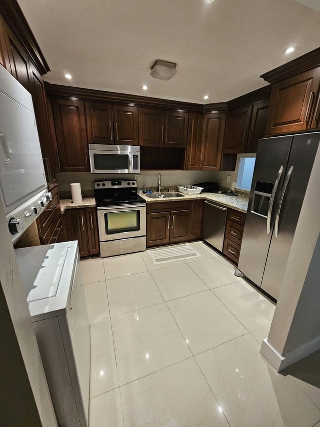 Building Photo - 3307 NW 108th Dr Unit 1