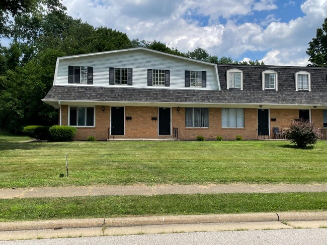 Photo - 415 Sheraton Dr NW