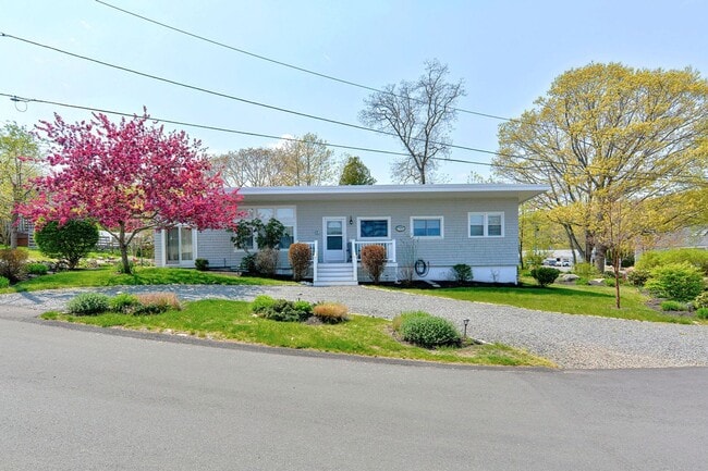 WINTER RENTAL: Two Beaches Cottage - WINTER RENTAL: Two Beaches Cottage