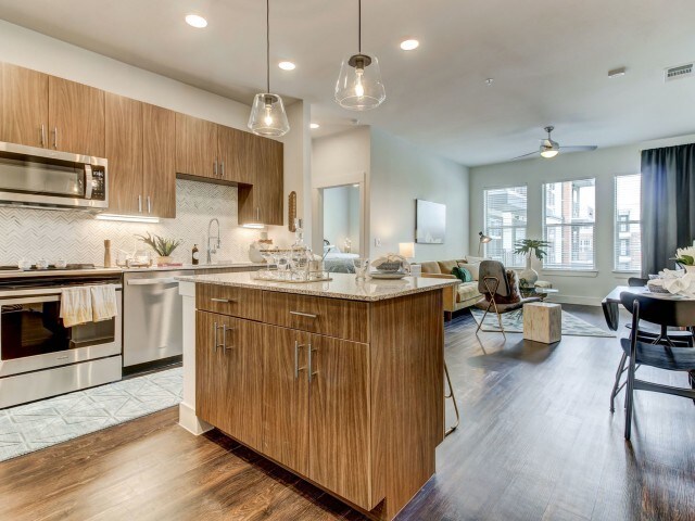 Essence On Maple Apartments For Rent In Dallas Tx Forrent Com